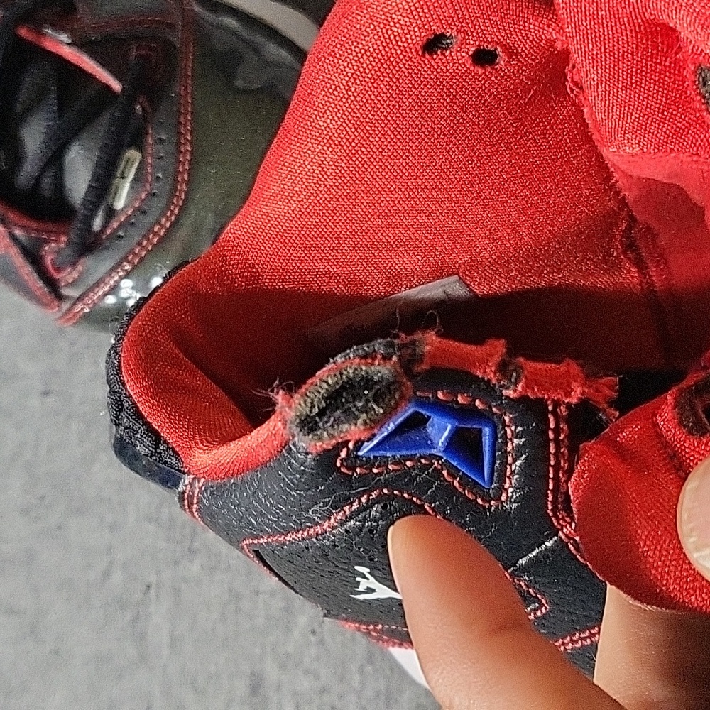 Jordan B'loyal Bred sneakers - Picture 9 of 9
